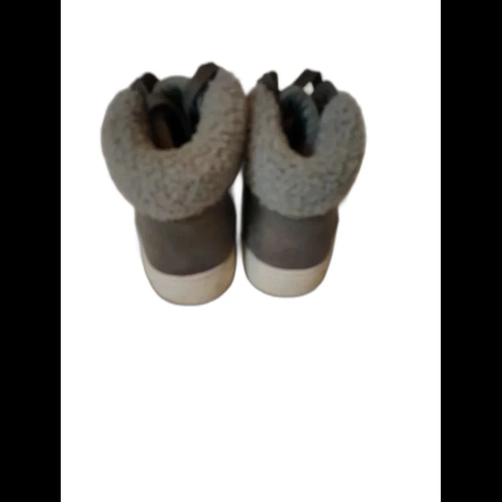 Sonoma Gray Suede Lace Up Sneaker Boots Faux Shearling Collar Womens Size 6